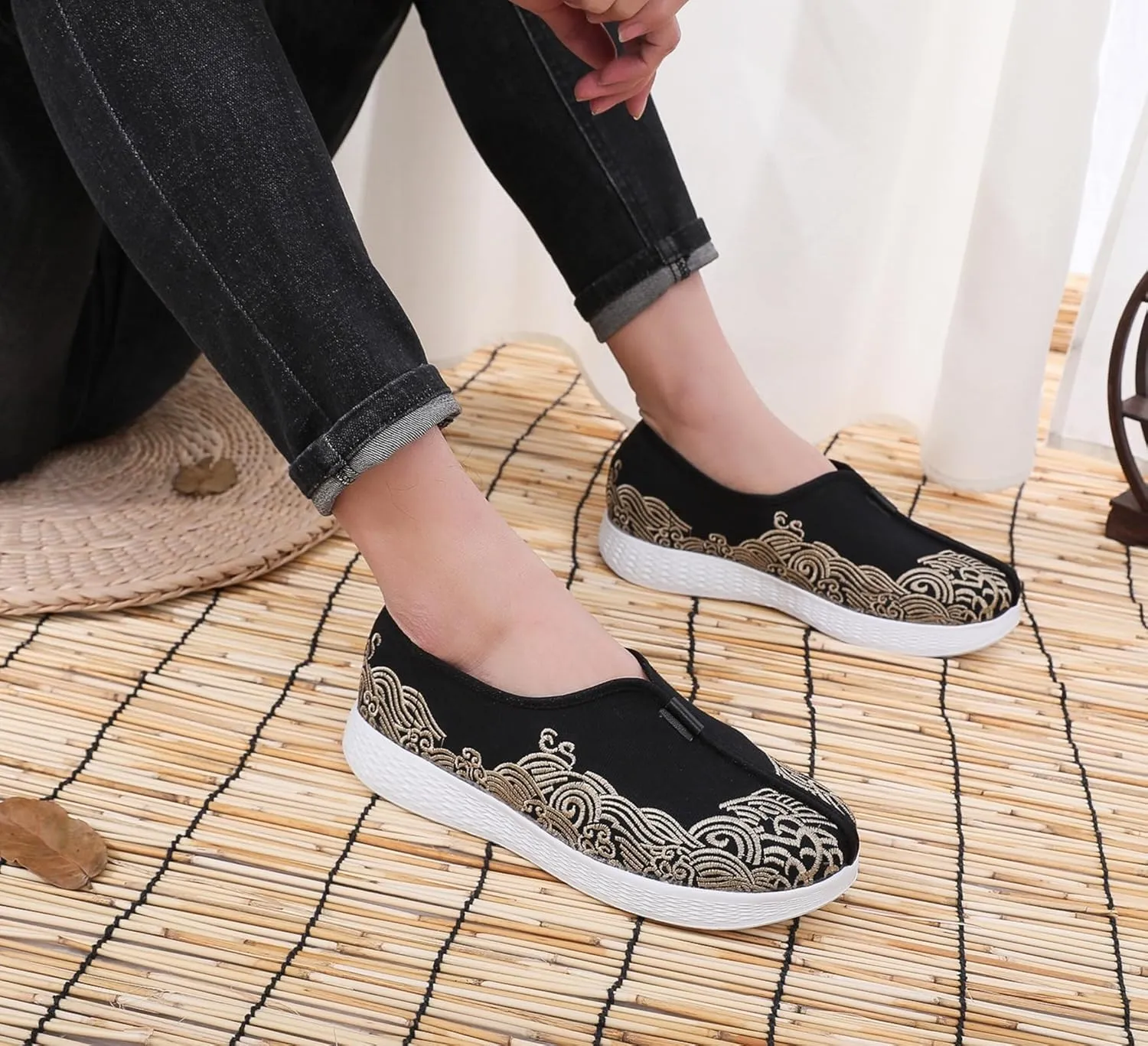 Embroidered Traditional Chinese Dragon Slip-On Canvas Loafers for Men - Comfortable and Stylish Casual Walking Shoes with Non-Slip Rubber Sole, Ideal for Everyday Wear Kung Fu shoes
