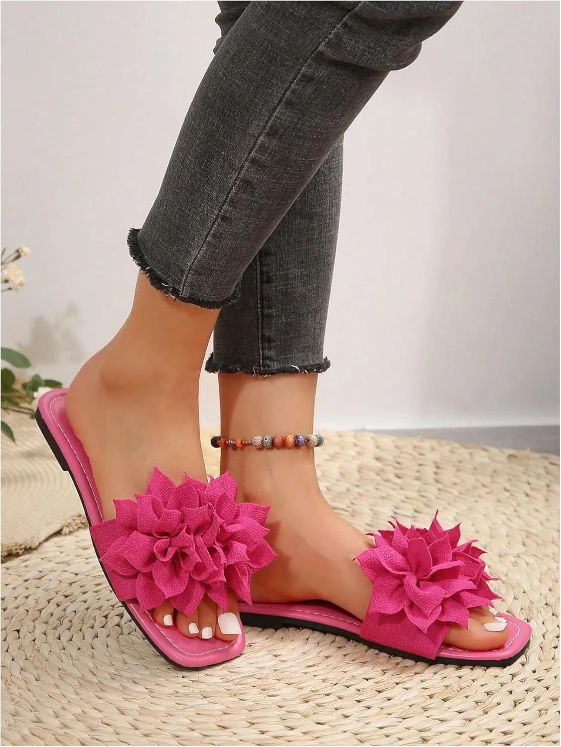 GORGLITTER Women's Flower Sandals 3D Floral Flat Sandals Open Toe Slippers Comfy Lightweight Summer Beach Sandals