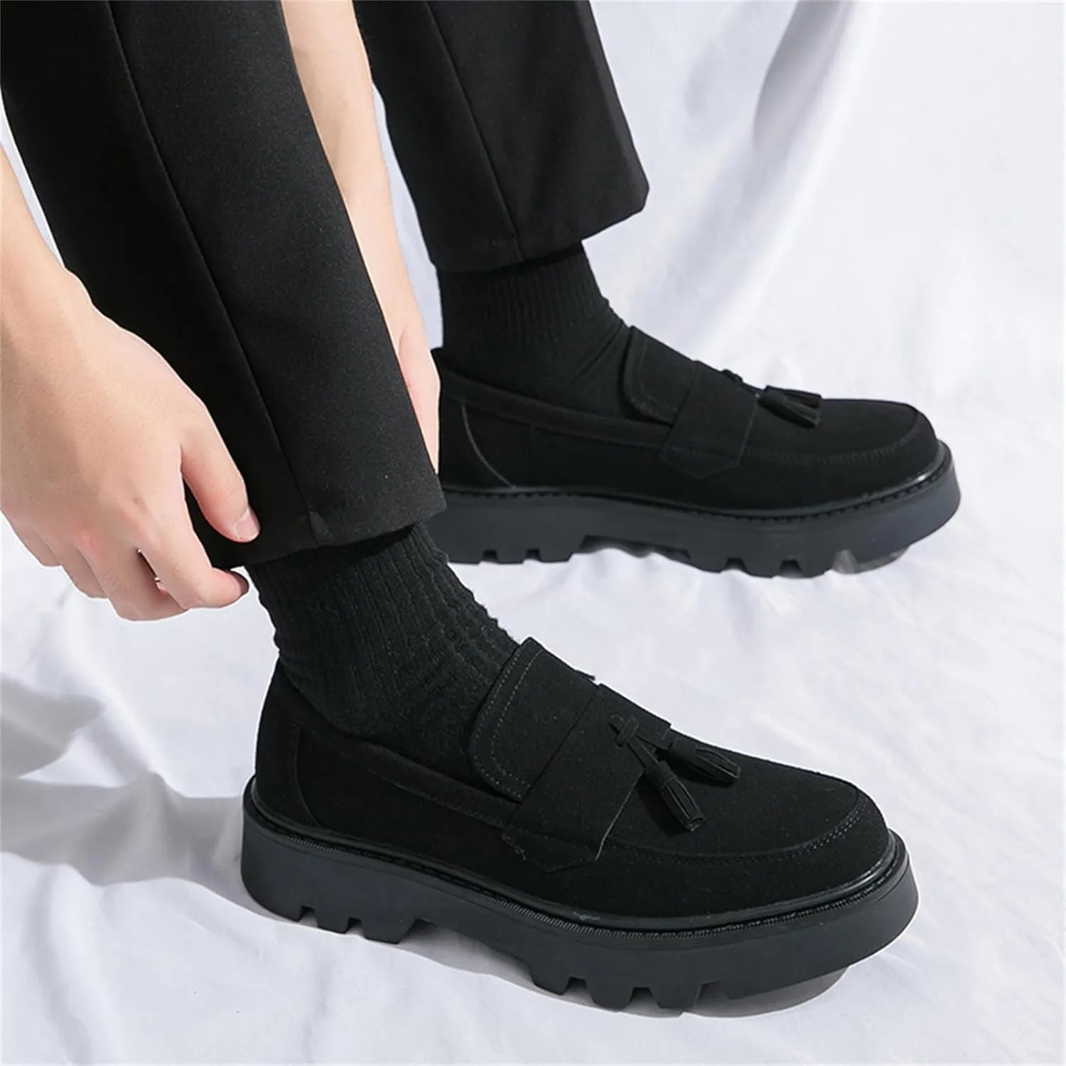 Men's Suede Leather Slip On Tassel Platform Loafers Vintage Round Toe Non-Slip Luxury Formal Shoes Casual Business Penny Dress Loafers