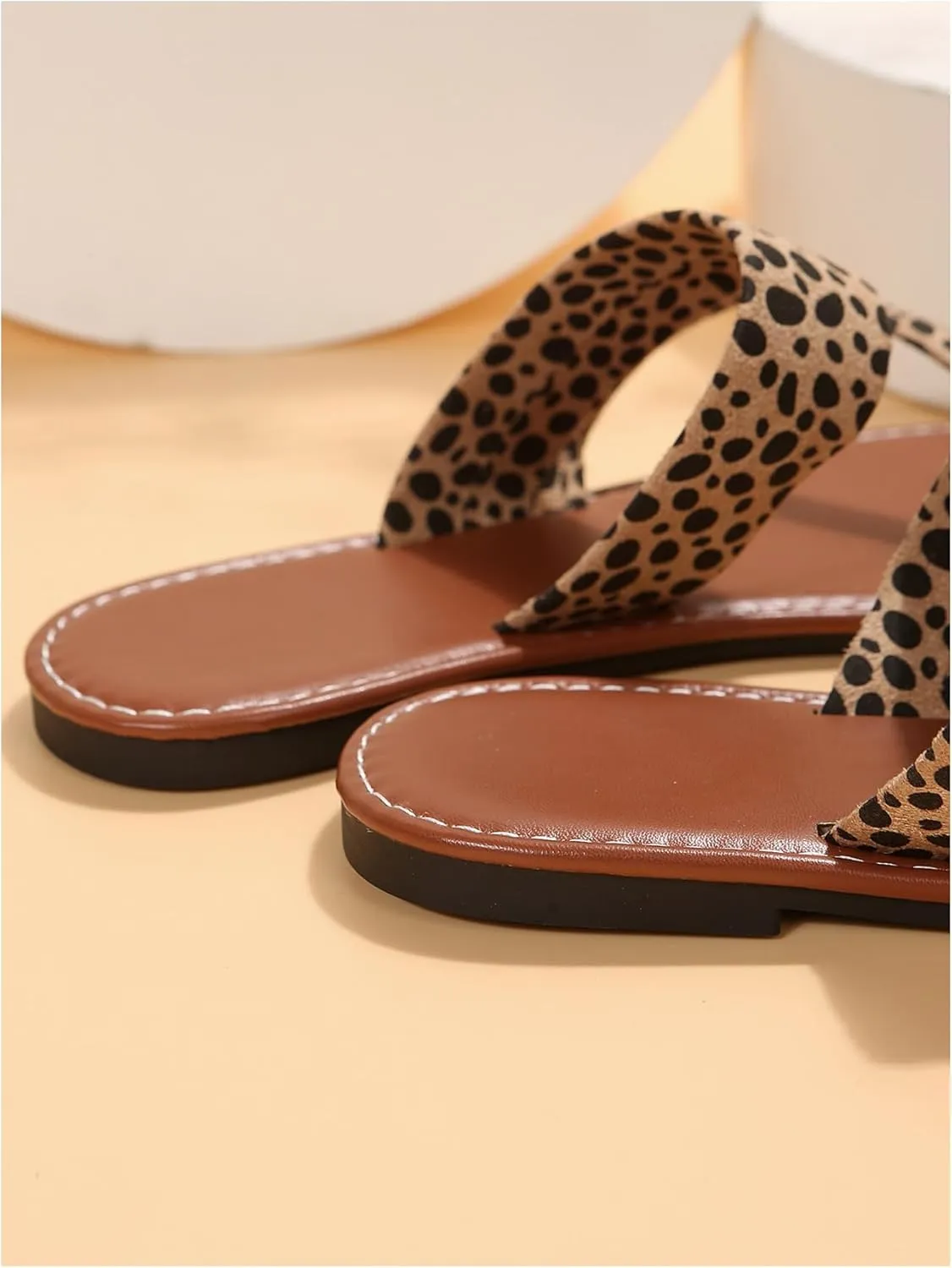 OYOANGLE Women's Leopard Print Strappy Toe Post Slide Sandals Outdoor Flat Sandal Summer Beach Shoes