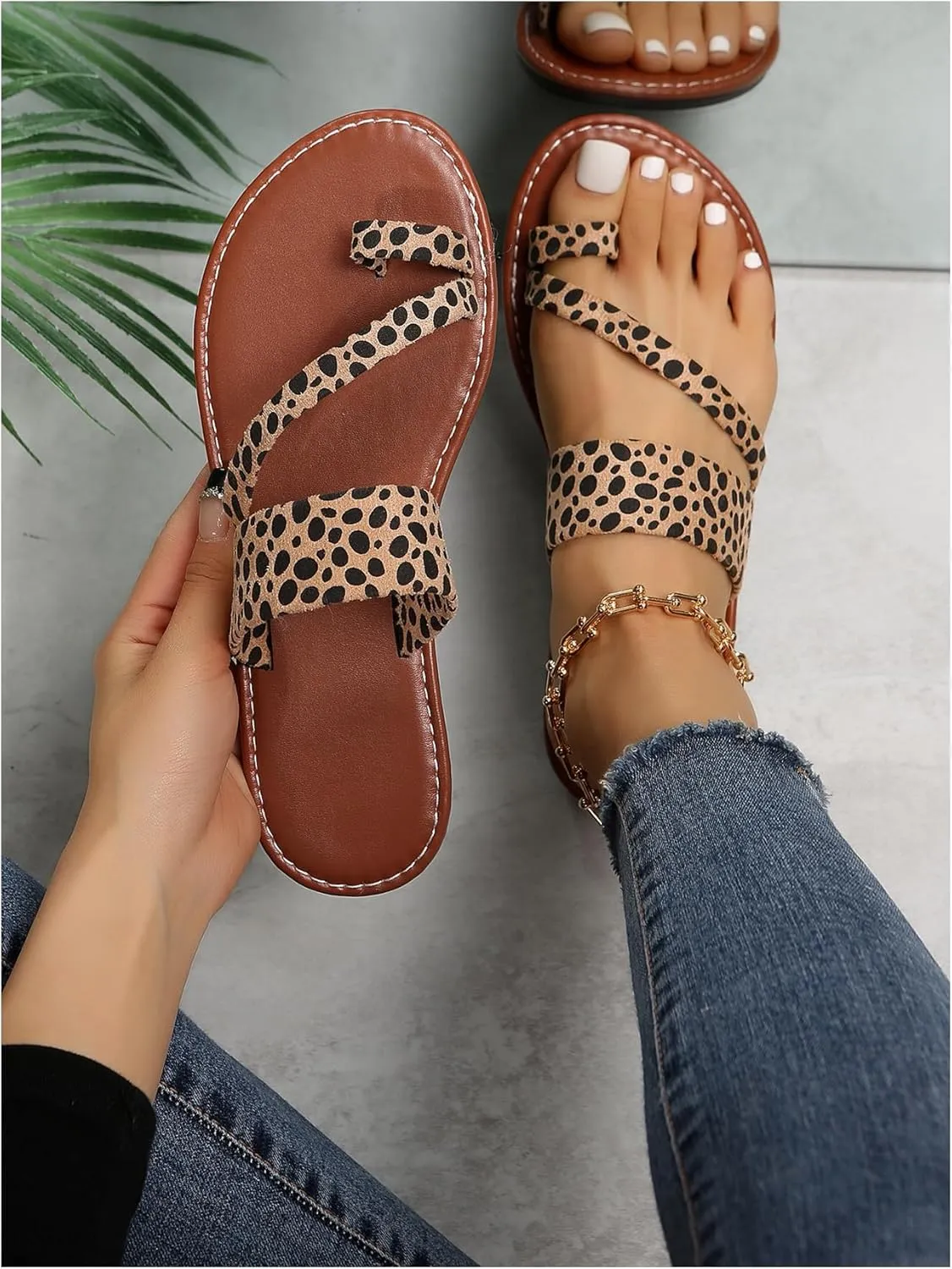 OYOANGLE Women's Leopard Print Strappy Toe Post Slide Sandals Outdoor Flat Sandal Summer Beach Shoes