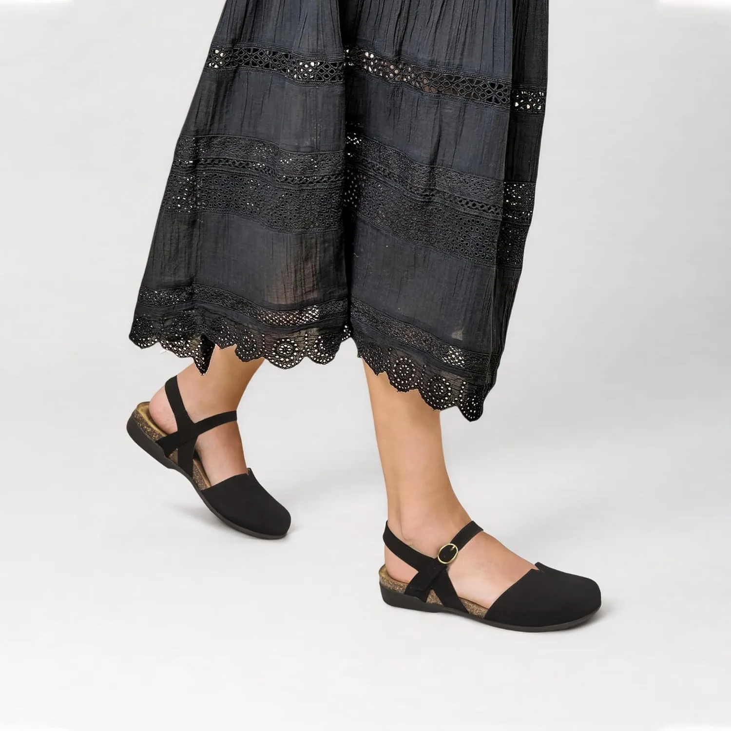 PARTY Closed Toe Sandals Women, Barefoot Arch Support Flat Sandals for Office Work and Travel with Comfortable Cork Footbed