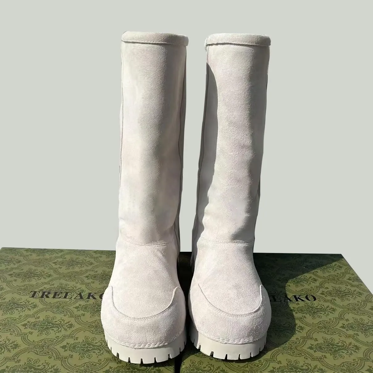 Platform Snow Boots for Women Suede Classic Fur Hippy Mid Calf Winter Boots Slip On High Boots Comfortable Chunky Trending Shoes Biege