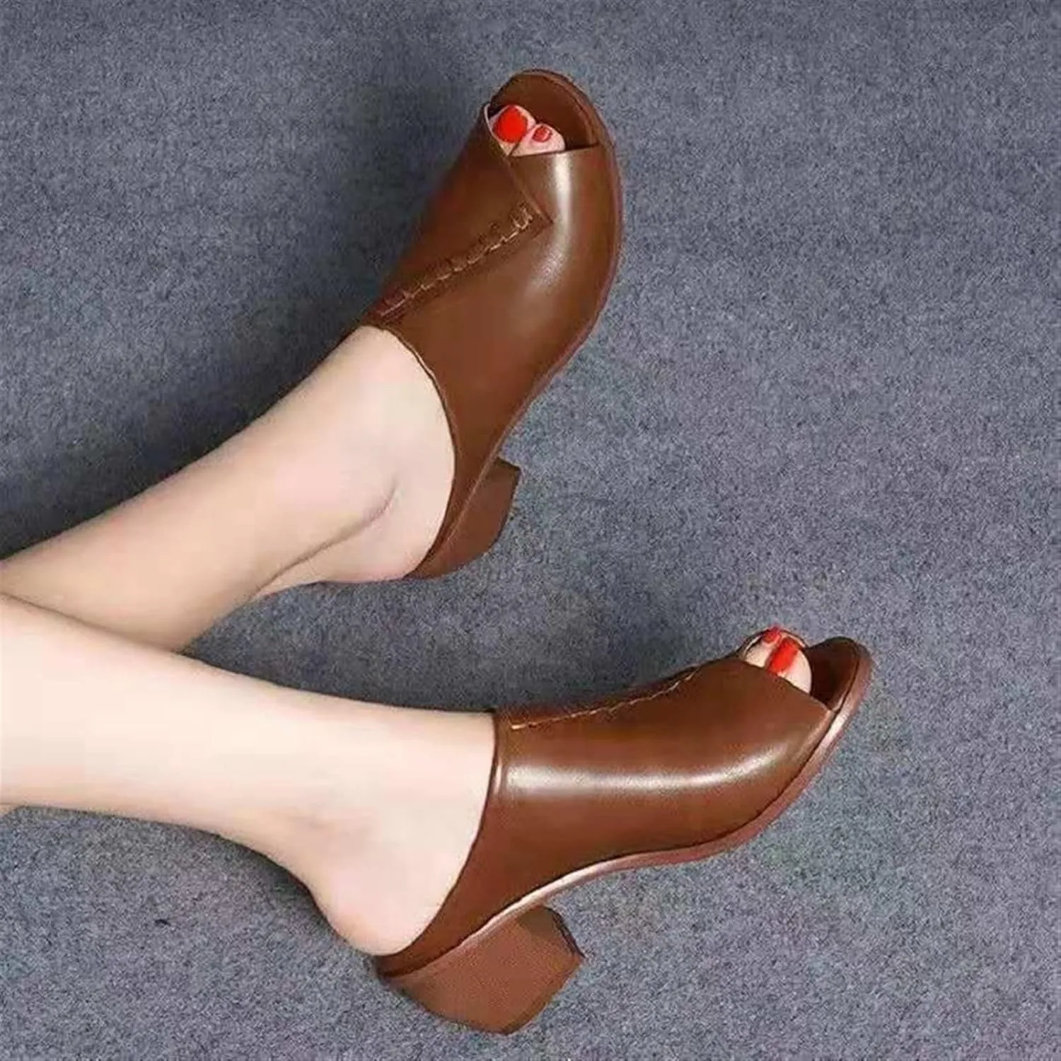 Summer Soft Leather Retro Chunky Heel Outer Slippers Middle-Heel Soft Sole Middle-Aged Mother Shoes Comfortable and Breathable Sandals (Color : Auburn, Shoe Size : 7.5)