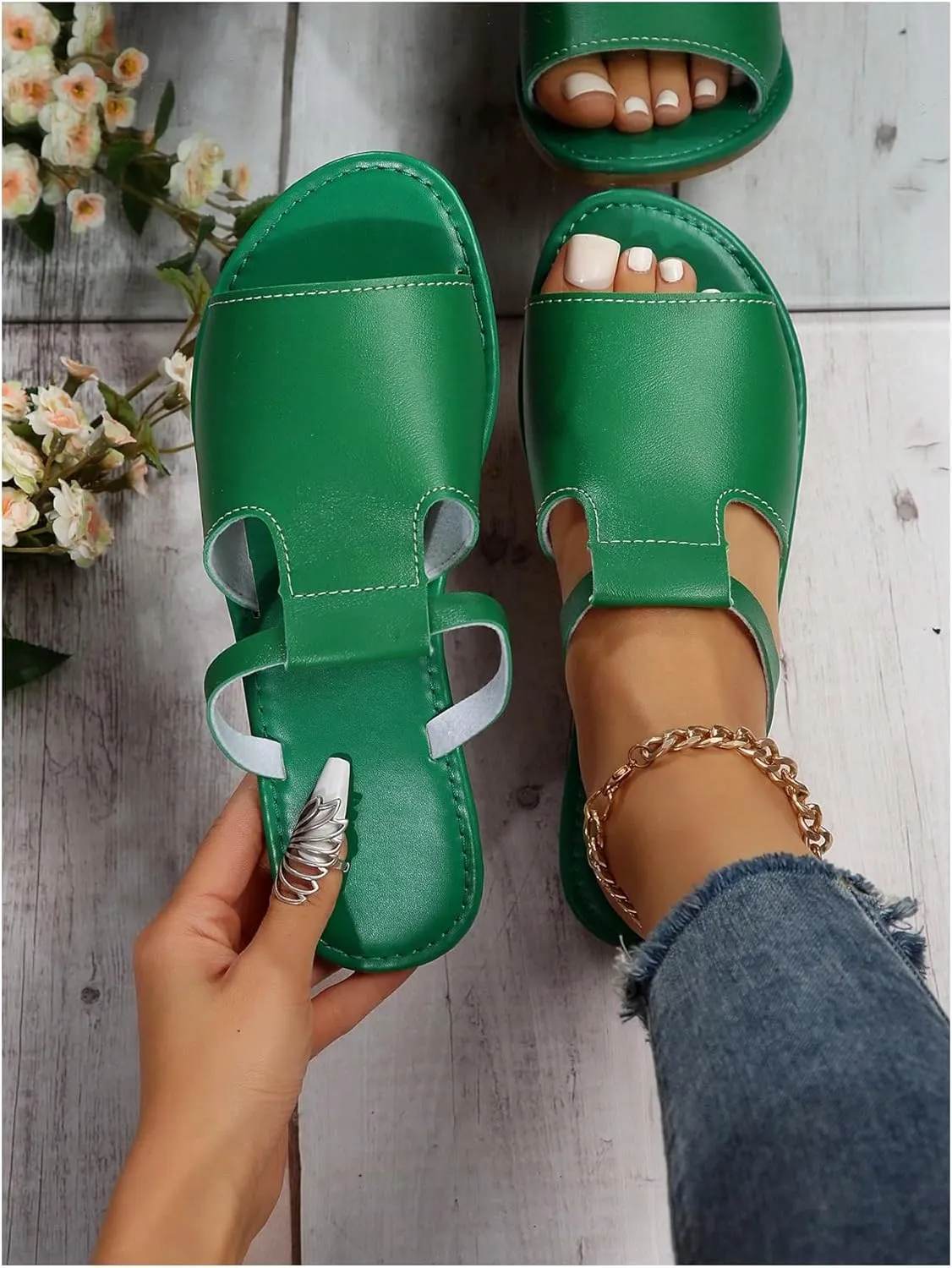 Verdusa Women's Cut Out Slide Sandals Open Toe Summer Flat Sandals Outdoor Shoes