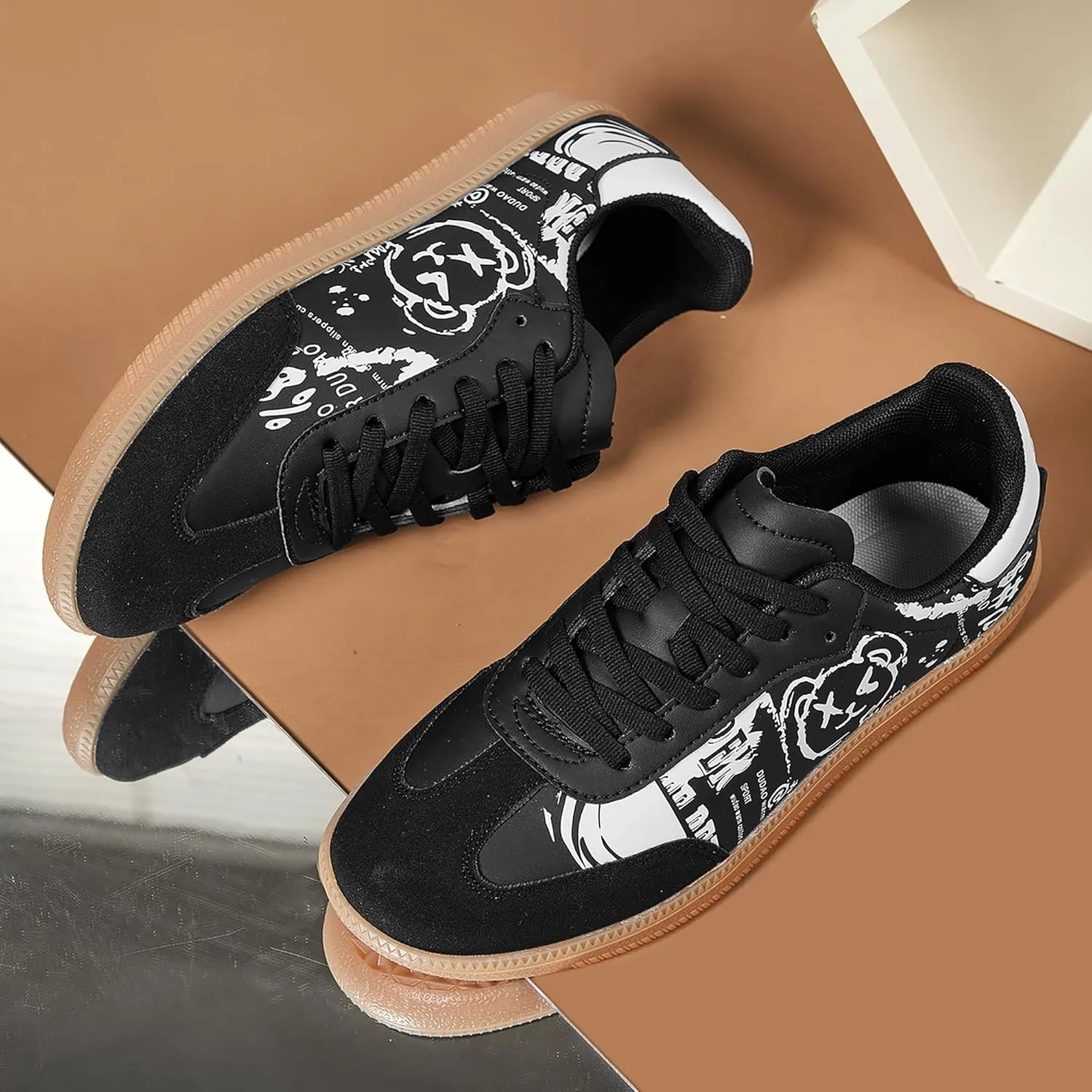 Women and Men Retro Fashion Sneakers Lace Up Walking Shoes Low Top Casual Sneakers Comfortable Cartoon Patten Shoes