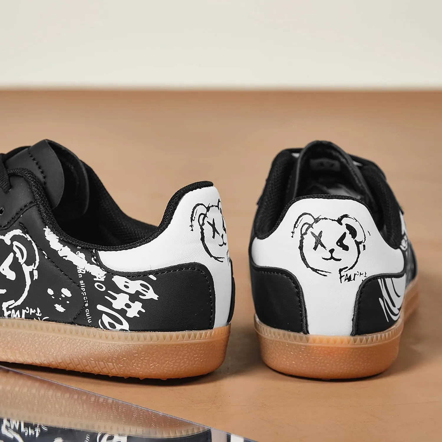 Women and Men Retro Fashion Sneakers Lace Up Walking Shoes Low Top Casual Sneakers Comfortable Cartoon Patten Shoes