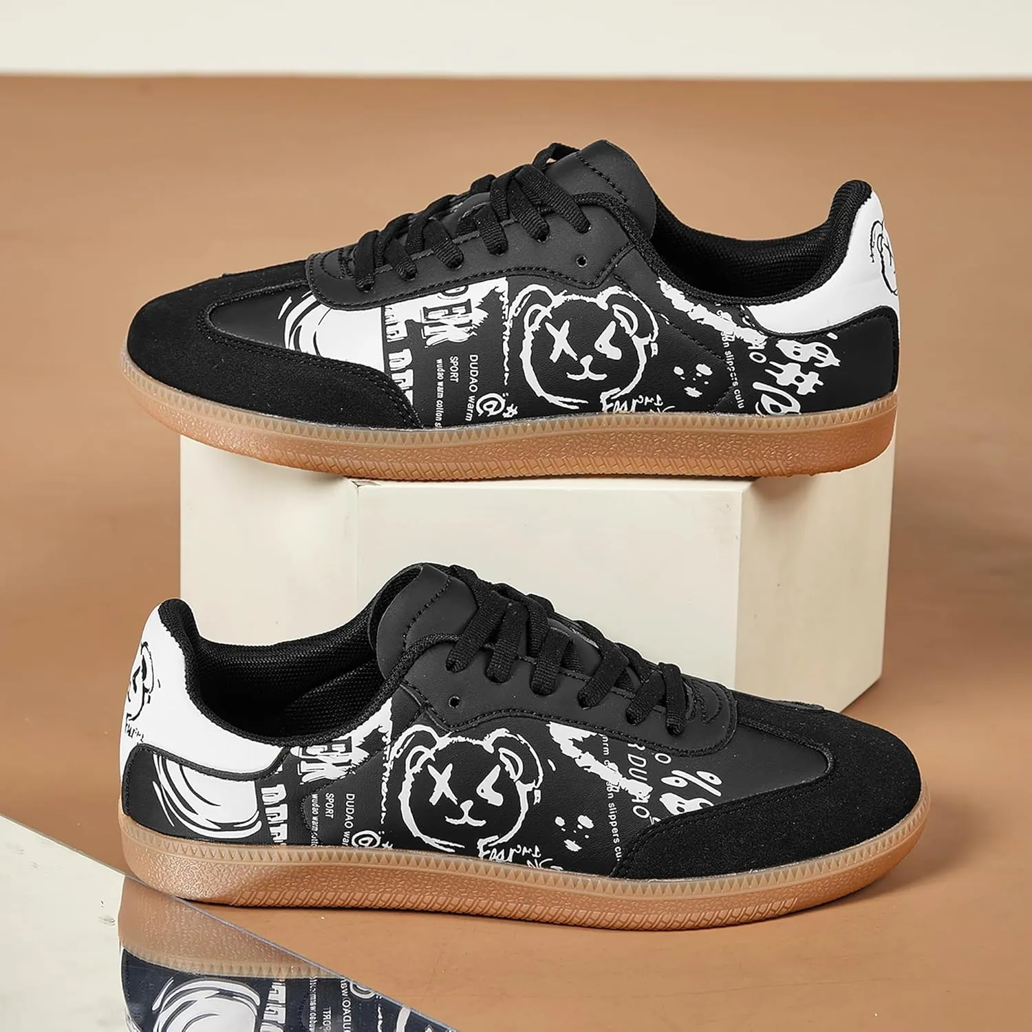 Women and Men Retro Fashion Sneakers Lace Up Walking Shoes Low Top Casual Sneakers Comfortable Cartoon Patten Shoes