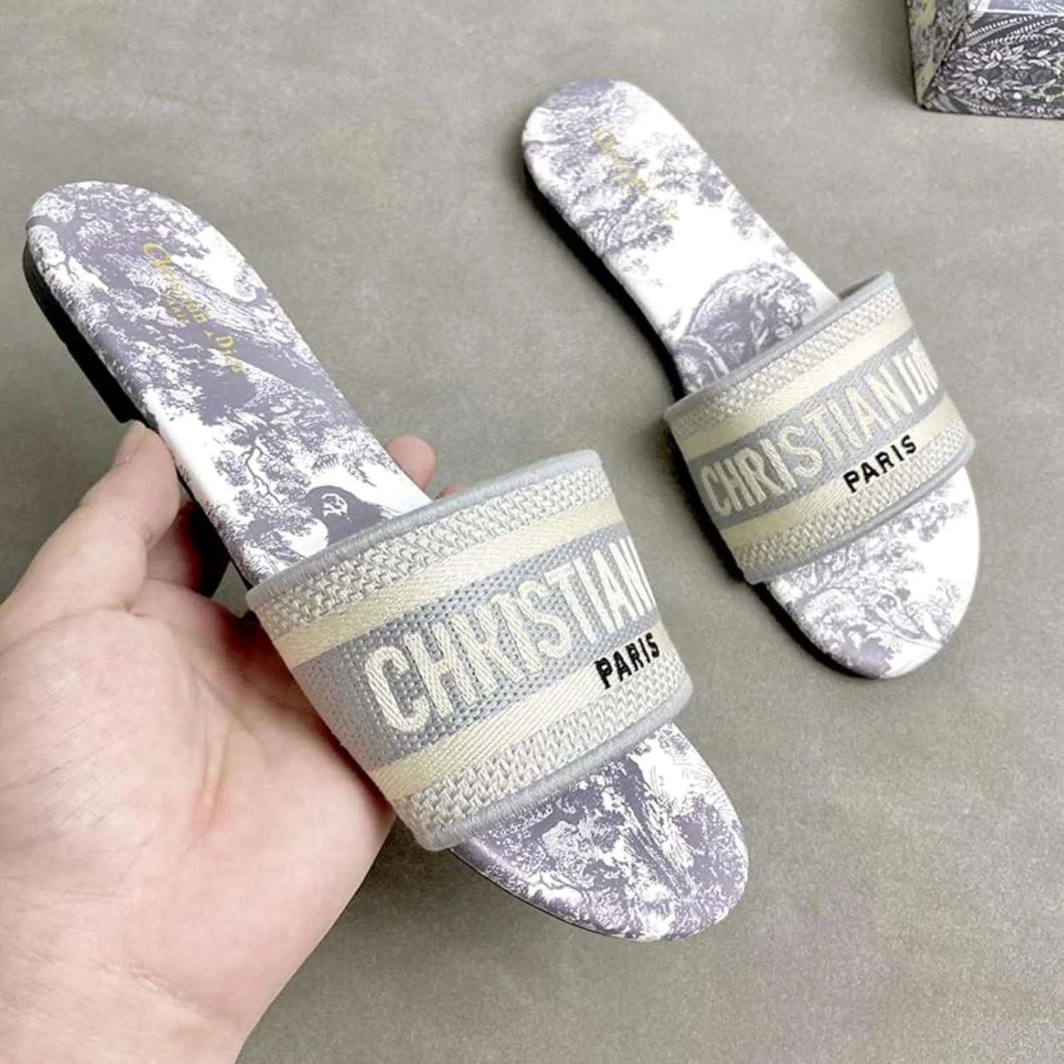 Women's Embroidered Flat Sandals for Womens Summer Dressy Slippers Non Slip comfortable Open Toe Beach Sandals