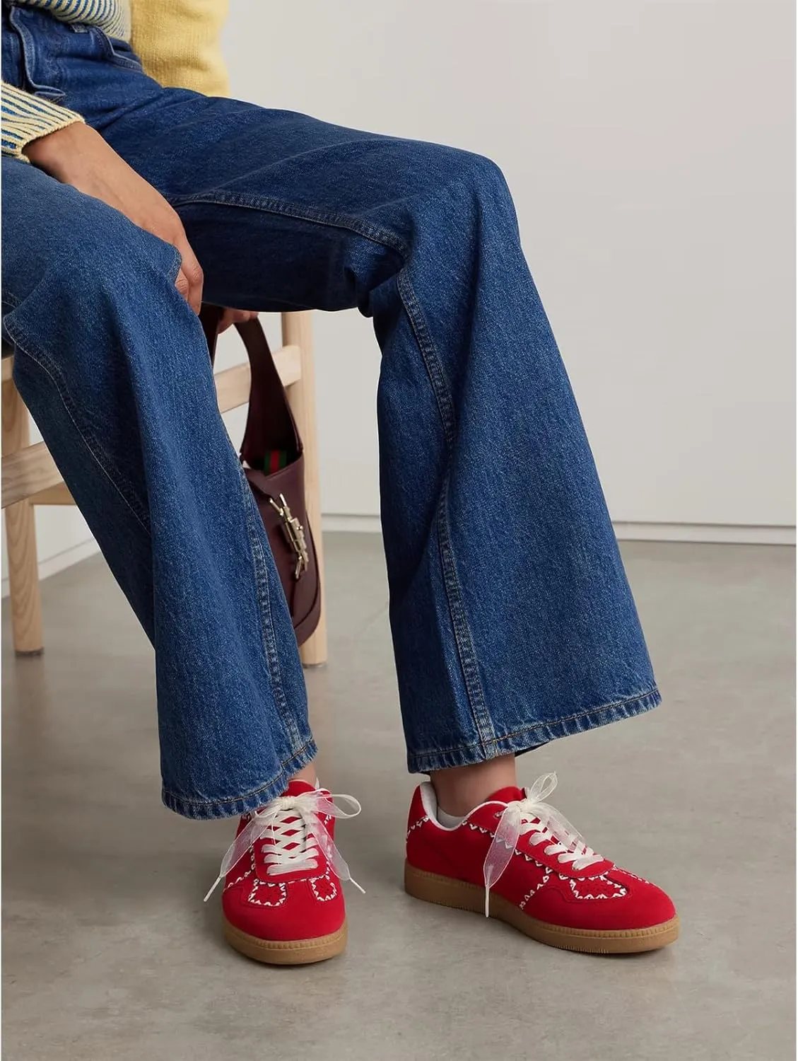 Women's Lace Detail Lace-Up Casual Sneakers - Elegant Ribbon Ribbon Lace Walking Shoes Non-Slip Sole Breathable Comfort for Daily Outfits