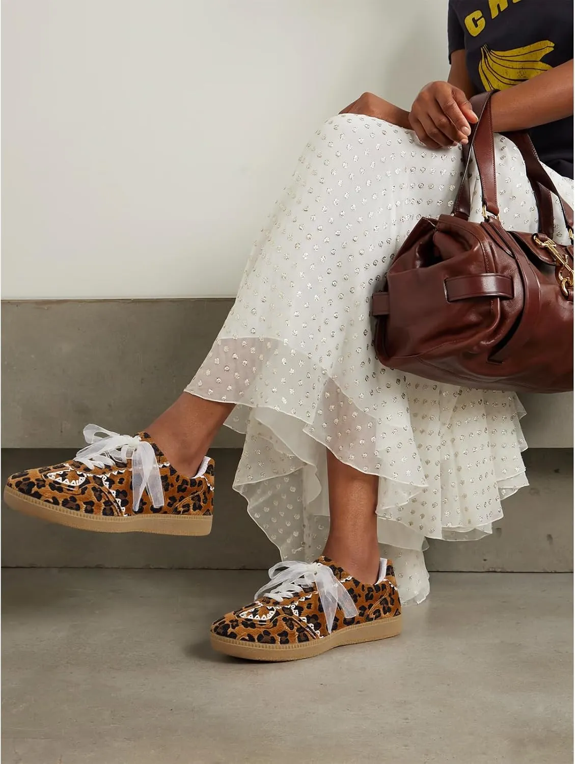 Women's Lace Detail Lace-Up Casual Sneakers - Elegant Ribbon Ribbon Lace Walking Shoes Non-Slip Sole Breathable Comfort for Daily Outfits