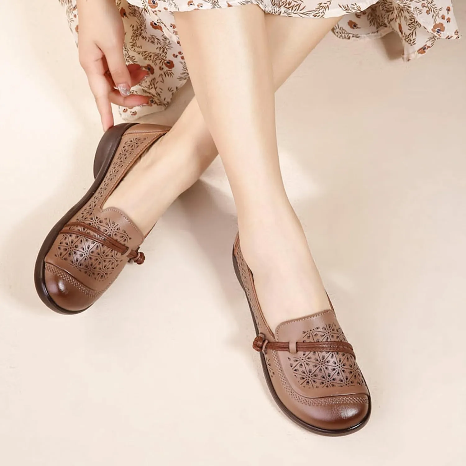 Women's Leather Cutout Flat Loafers Comfort Round Toe Slip On Softsole Walking Driving Flats Breathable Lightweight Casual Shoes