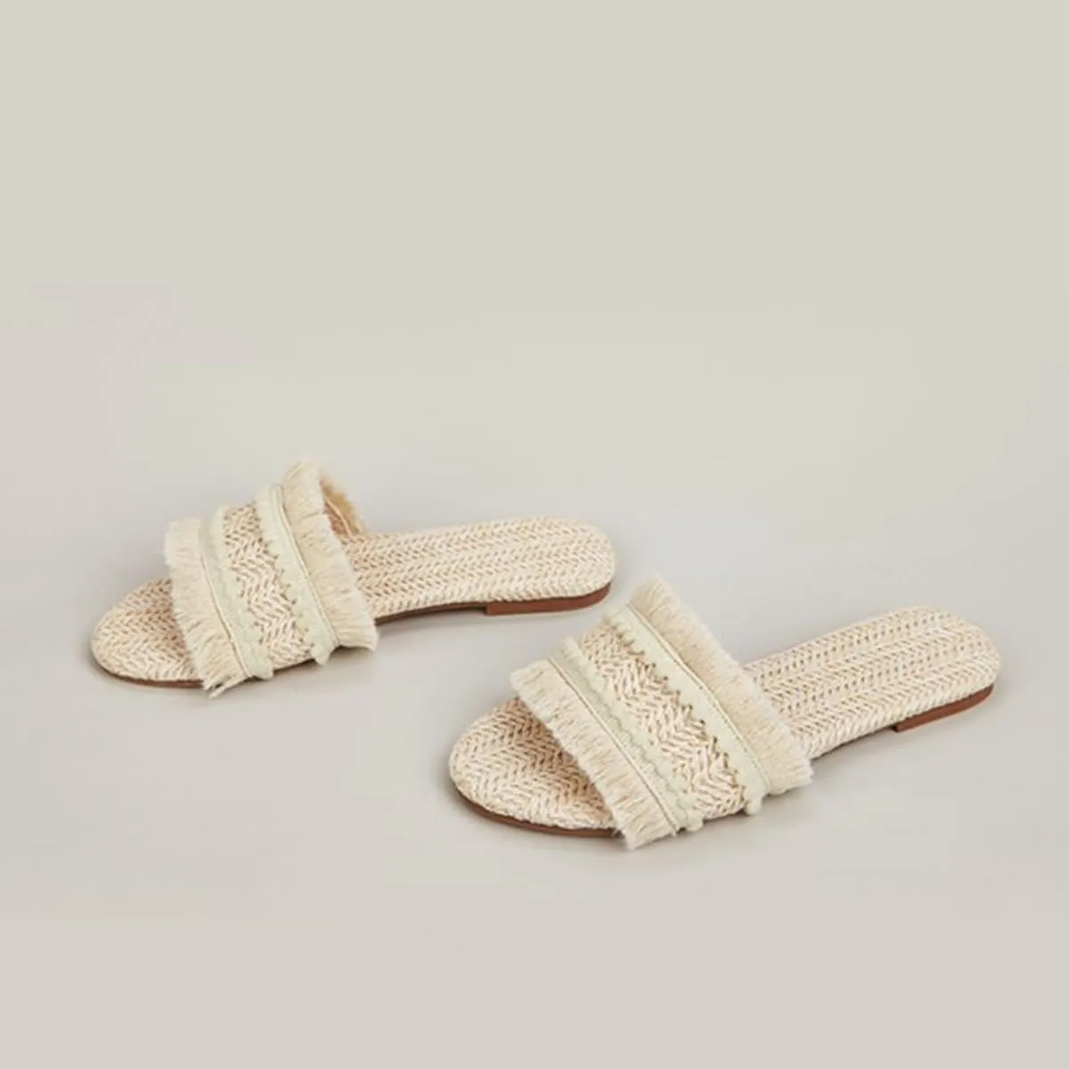 Women's Raffia Sandals Straw Woven Flats Fringe Crochet Nonslip Comfy Beach Slides for Summer