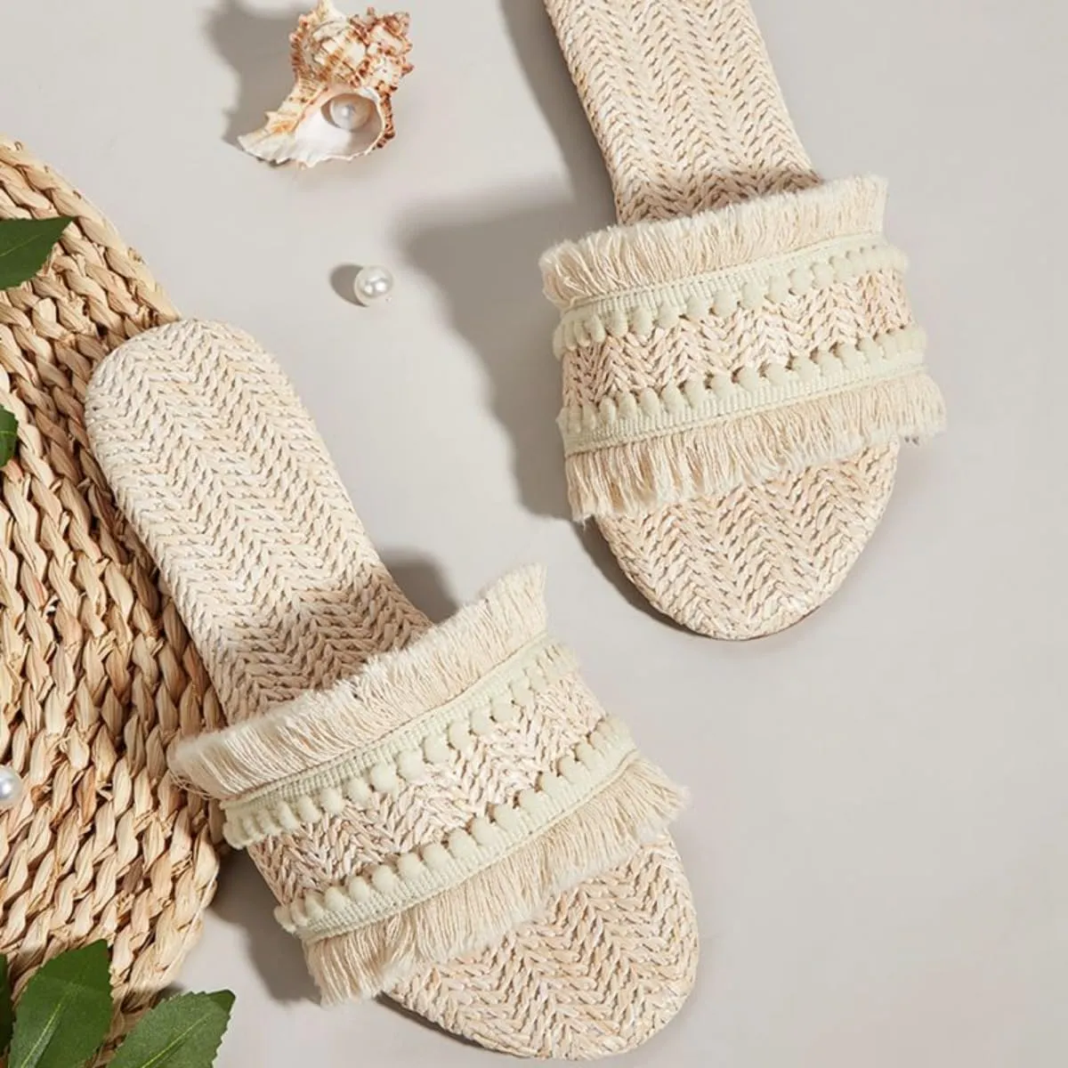 Women's Raffia Sandals Straw Woven Flats Fringe Crochet Nonslip Comfy Beach Slides for Summer