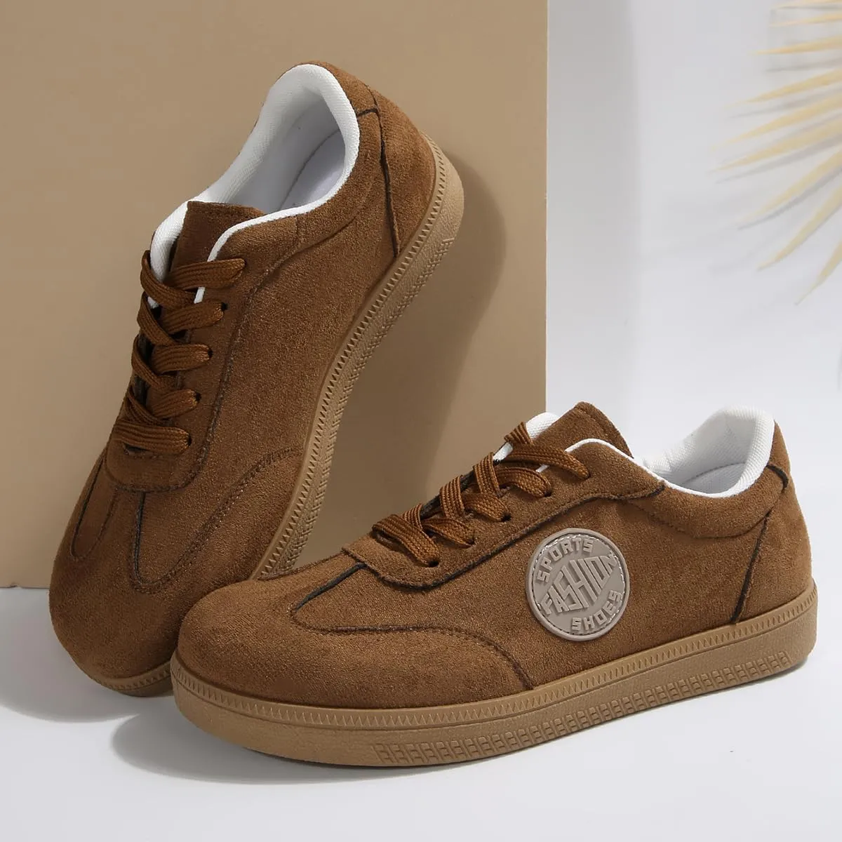 Women’s Retro Casual Sneakers – Faux Suede Fashion Skate Shoes with Rubber Sole, Lace-Up Design, and Street Style Look – Comfortable Everyday Walking Trainers for Travel, Campus & City Wear