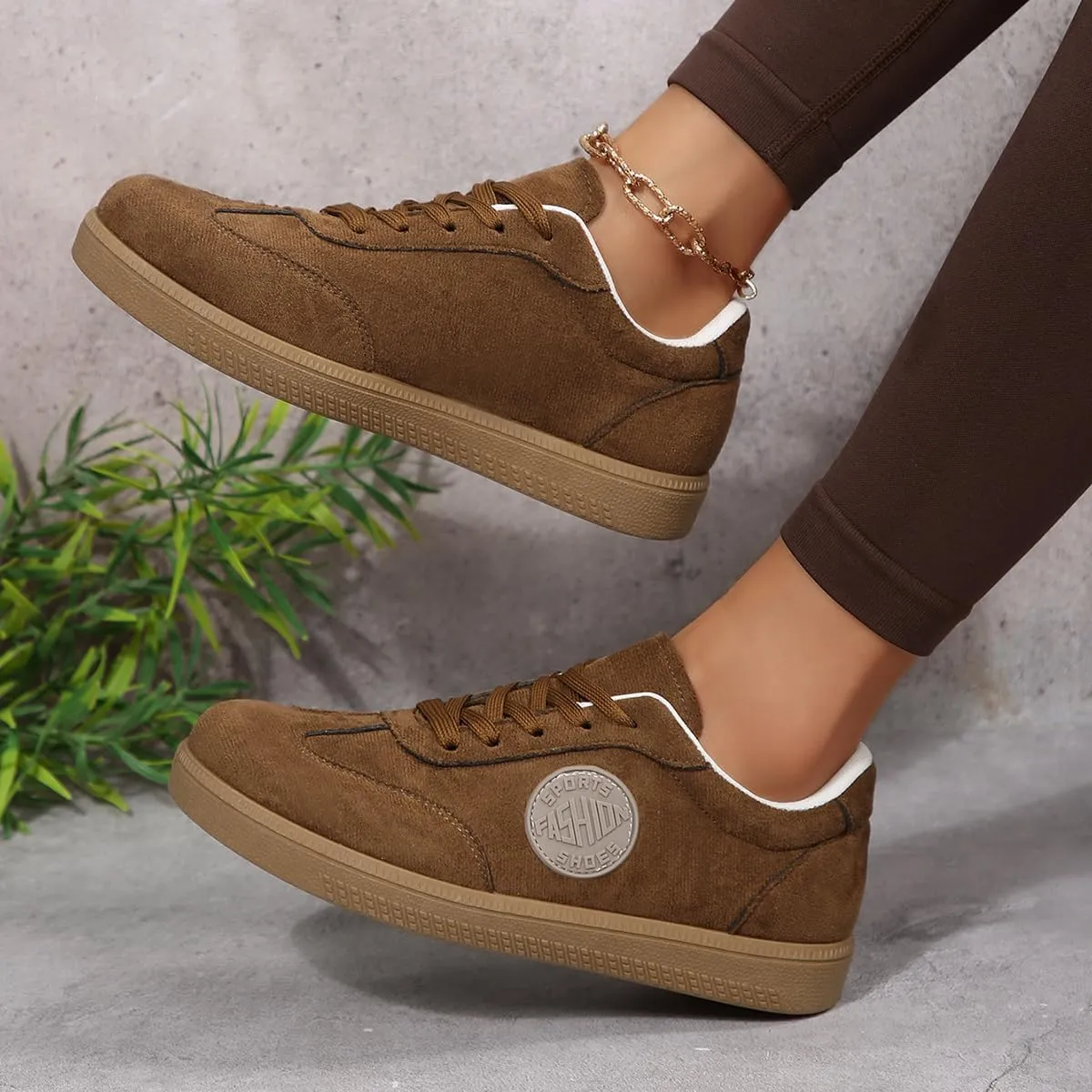 Women’s Retro Casual Sneakers – Faux Suede Fashion Skate Shoes with Rubber Sole, Lace-Up Design, and Street Style Look – Comfortable Everyday Walking Trainers for Travel, Campus & City Wear