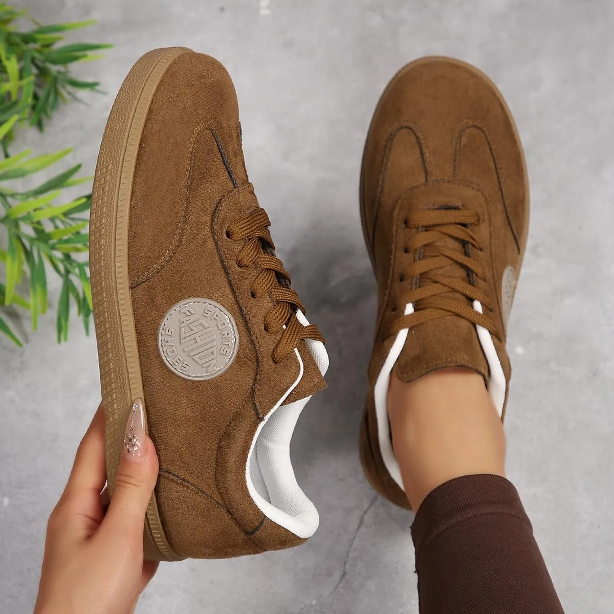 Women’s Retro Casual Sneakers – Faux Suede Fashion Skate Shoes with Rubber Sole, Lace-Up Design, and Street Style Look – Comfortable Everyday Walking Trainers for Travel, Campus & City Wear
