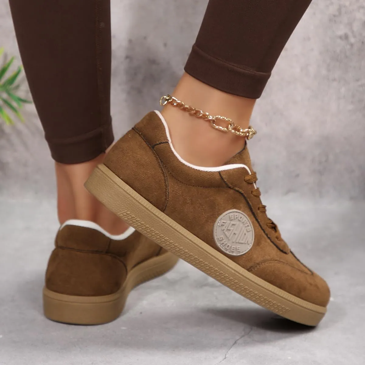 Women’s Retro Casual Sneakers – Faux Suede Fashion Skate Shoes with Rubber Sole, Lace-Up Design, and Street Style Look – Comfortable Everyday Walking Trainers for Travel, Campus & City Wear