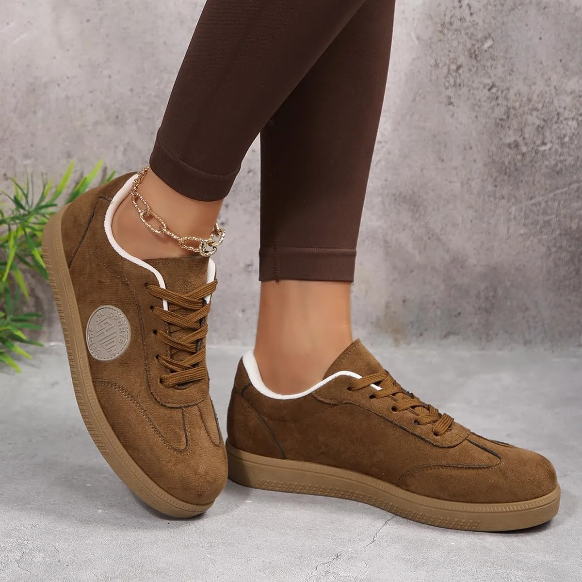 Women’s Retro Casual Sneakers – Faux Suede Fashion Skate Shoes with Rubber Sole, Lace-Up Design, and Street Style Look – Comfortable Everyday Walking Trainers for Travel, Campus & City Wear