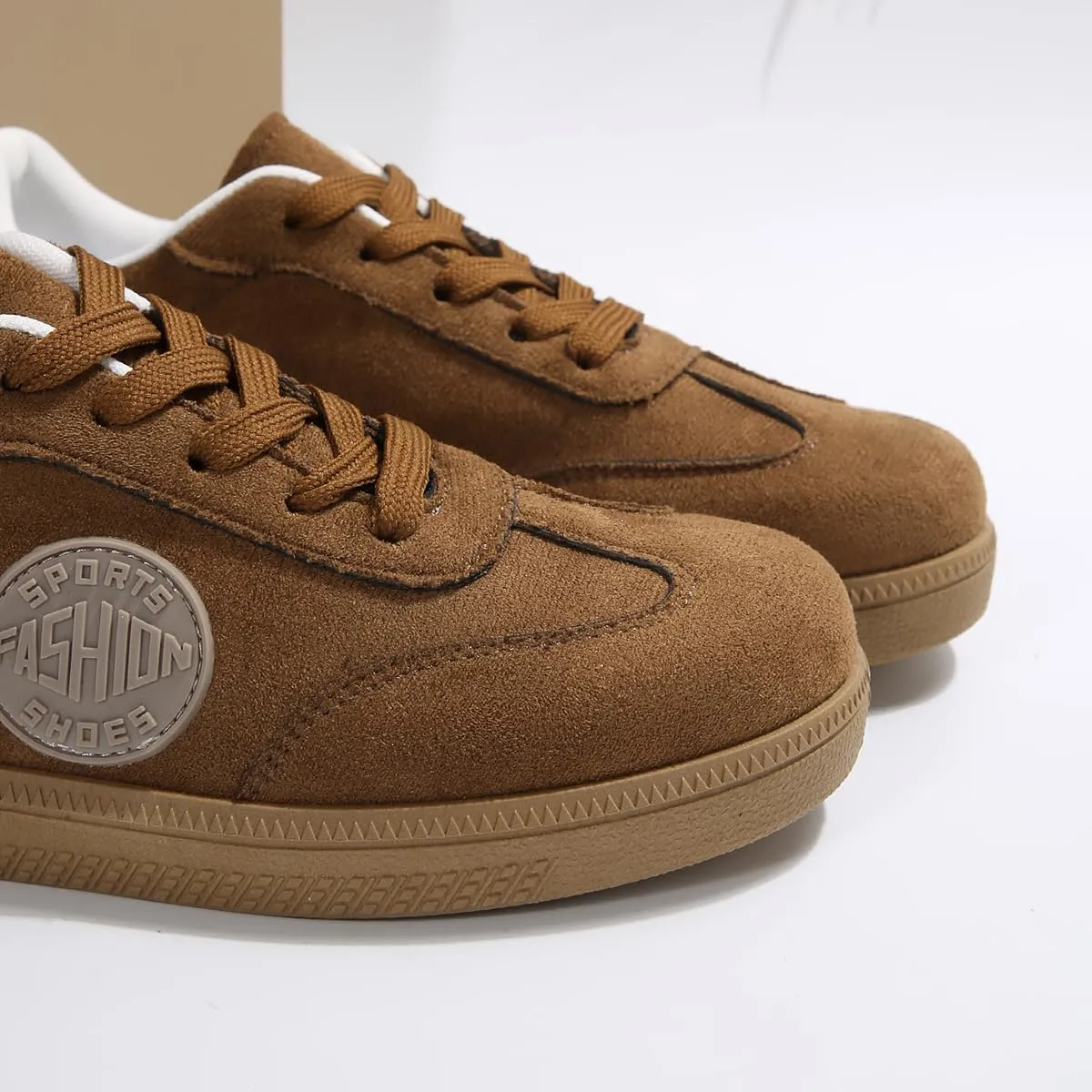 Women’s Retro Casual Sneakers – Faux Suede Fashion Skate Shoes with Rubber Sole, Lace-Up Design, and Street Style Look – Comfortable Everyday Walking Trainers for Travel, Campus & City Wear